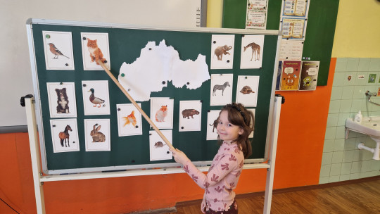 Farebná hodina angličtiny plná dobrodružstva